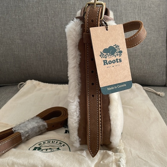 NWT Roots Small Lexi Bag in Shearling - Picture 3 of 11